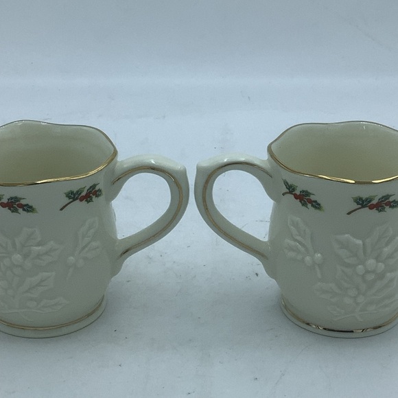 Two Party Lite Holly Leaf Collection Demitasse Cups - Picture 3 of 9